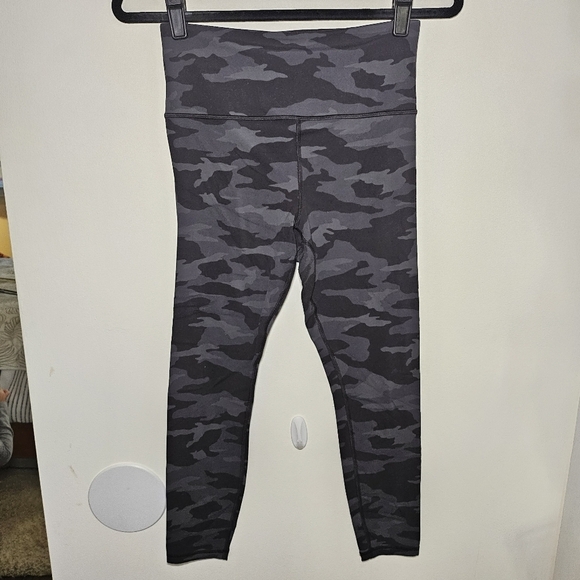 VGUC Athleta Elation Camo 7/8 tight Black Grey Small - Picture 2 of 12